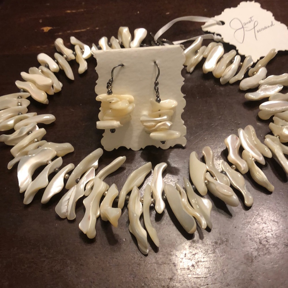 Earring and necklace set